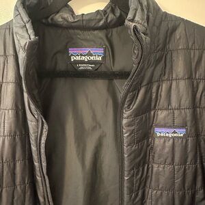 Patagonia woman’s Black Quilted puffer coat